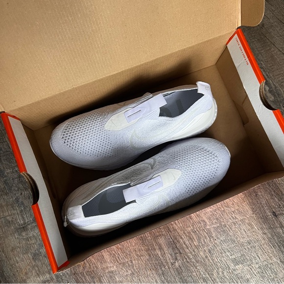 Women’s Nike Epic Phantom React Flyknit White - Picture 1 of 6